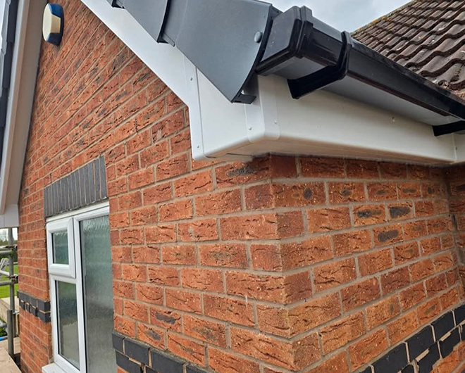 e02b5ba4-9b89-4748-b1b0-319f5c2b3dd6-660x530 guttering corner